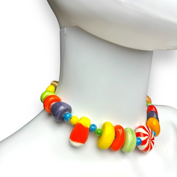 1980s Parrot Pearls Candy Land Necklace - Picture 4 of 10